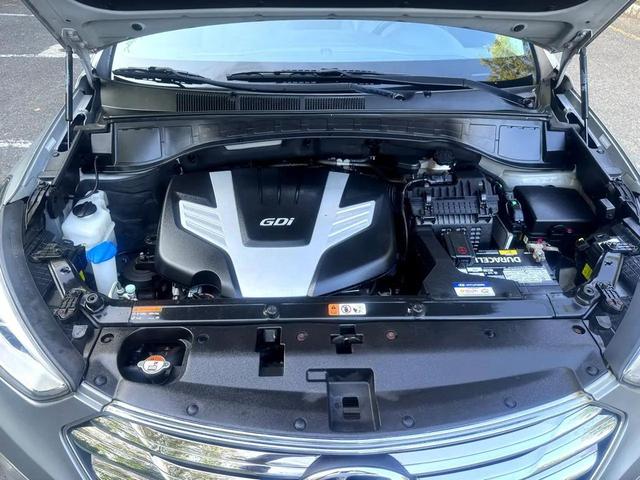 Photo of 2016 Gray Hyundai SANTA FE