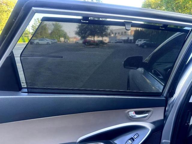 Photo of 2016 Gray Hyundai SANTA FE