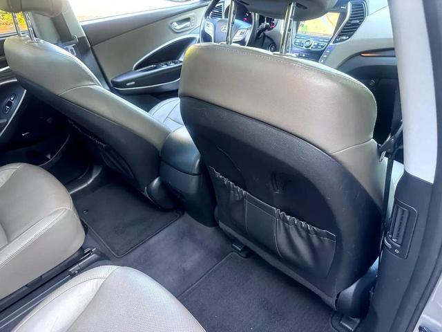 Photo of 2016 Gray Hyundai SANTA FE