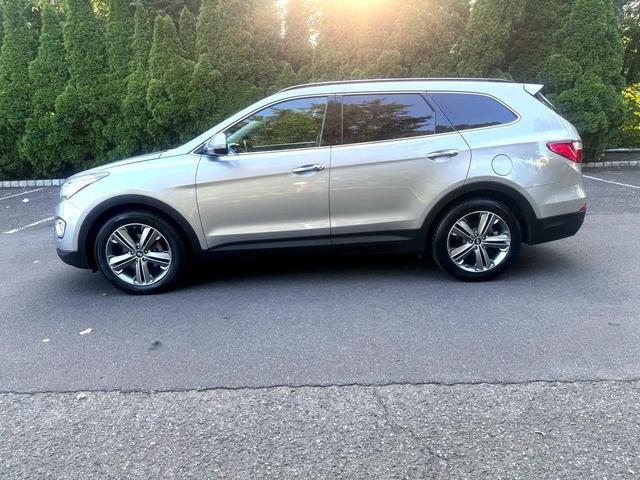 Photo of 2016 Gray Hyundai SANTA FE