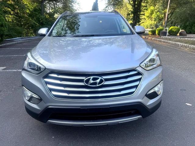Photo of 2016 Gray Hyundai SANTA FE
