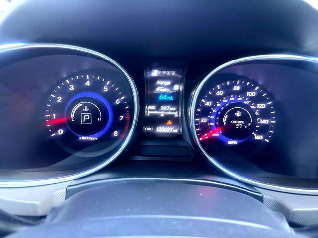 Photo of 2016 Gray Hyundai SANTA FE