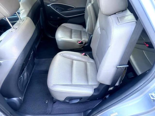 Photo of 2016 Gray Hyundai SANTA FE