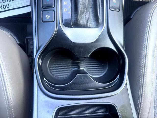 Photo of 2016 Gray Hyundai SANTA FE