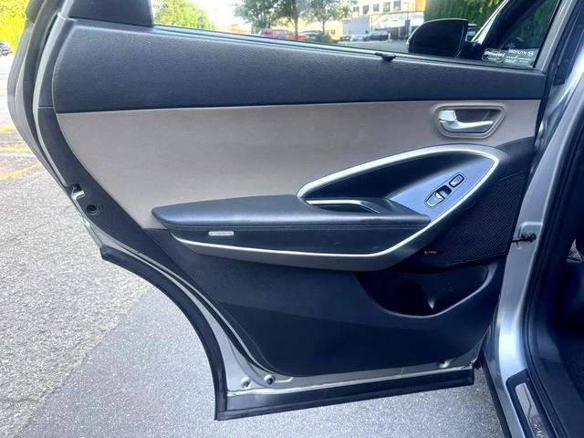 Photo of 2016 Gray Hyundai SANTA FE