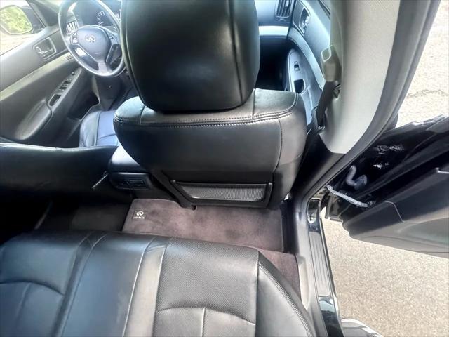 Photo of 2013 Black INFINITI G37x