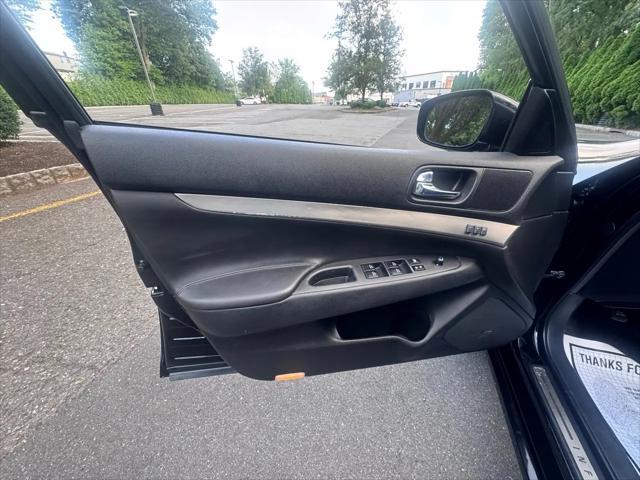 Photo of 2013 Black INFINITI G37x