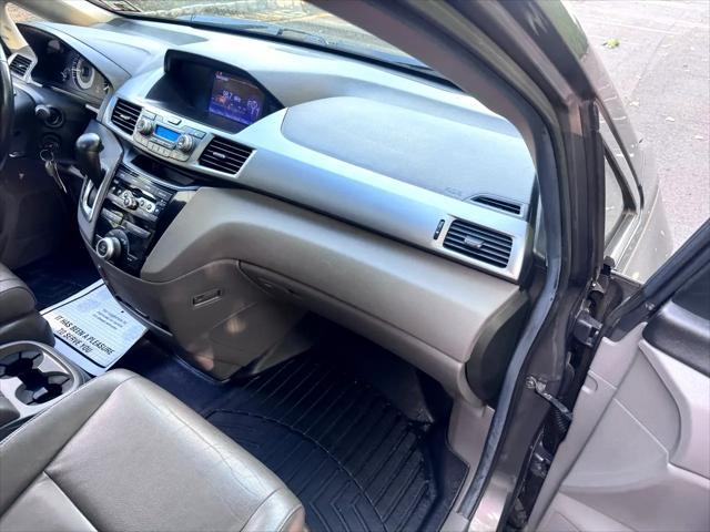 Photo of 2013 Gray Honda Odyssey