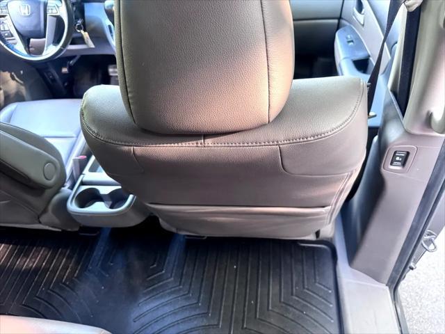 Photo of 2013 Gray Honda Odyssey