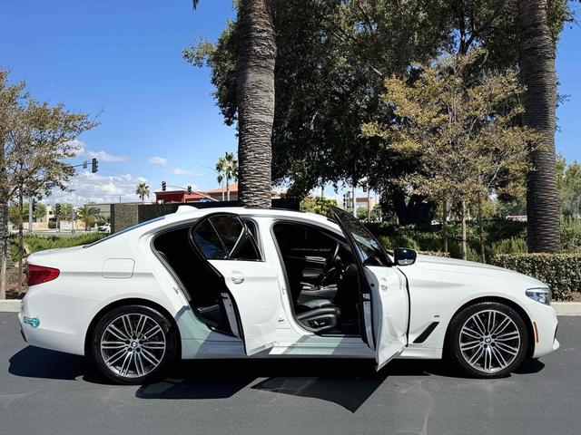 Photo of 2020 Alpine White BMW 530e