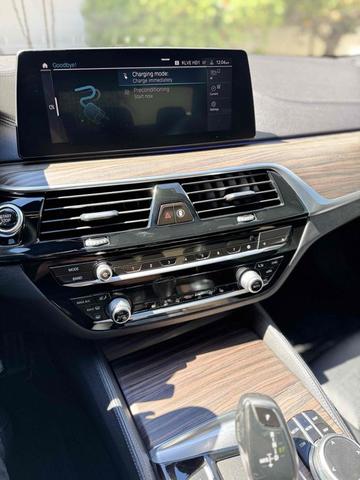 Photo of 2020 Alpine White BMW 530e