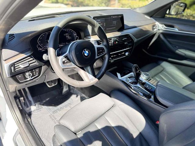 Photo of 2020 Alpine White BMW 530e