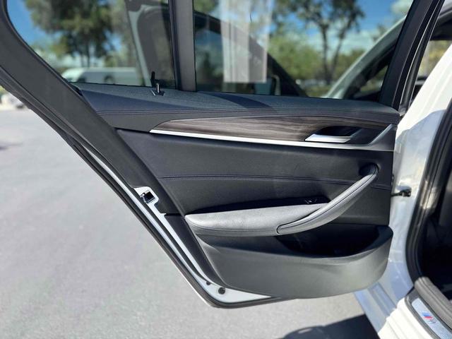 Photo of 2020 Alpine White BMW 530e