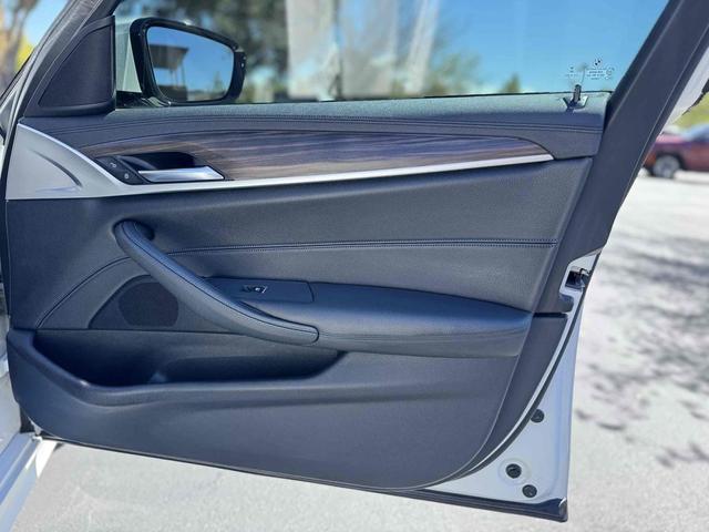 Photo of 2020 Alpine White BMW 530e