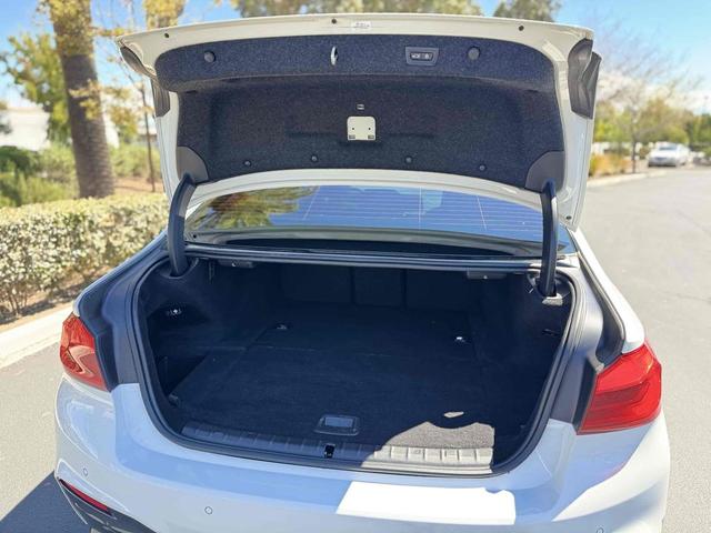 Photo of 2020 Alpine White BMW 530e