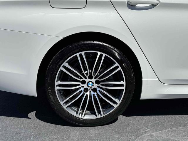 Photo of 2020 Alpine White BMW 530e