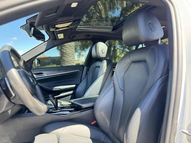 Photo of 2020 Alpine White BMW 530e