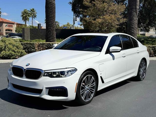 Photo of 2020 Alpine White BMW 530e