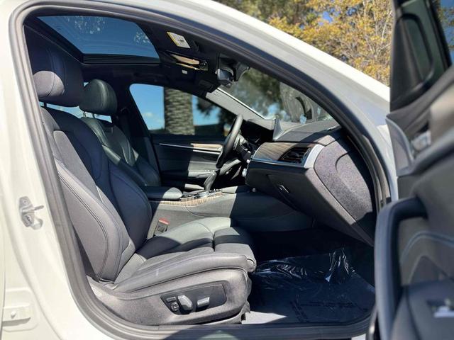Photo of 2020 Alpine White BMW 530e