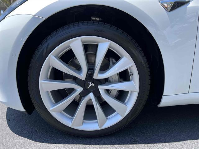 Photo of 2019 Pearl White Multi-Coat Tesla Model 3