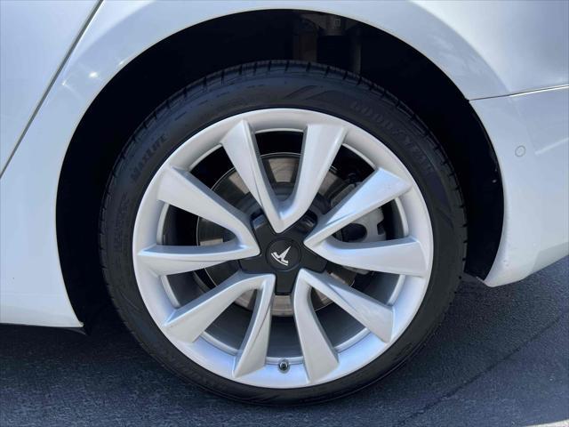 Photo of 2019 Pearl White Multi-Coat Tesla Model 3