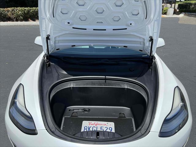 Photo of 2019 Pearl White Multi-Coat Tesla Model 3