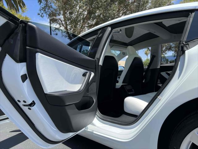 Photo of 2019 Pearl White Multi-Coat Tesla Model 3