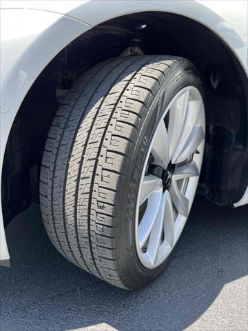 Photo of 2019 Pearl White Multi-Coat Tesla Model 3