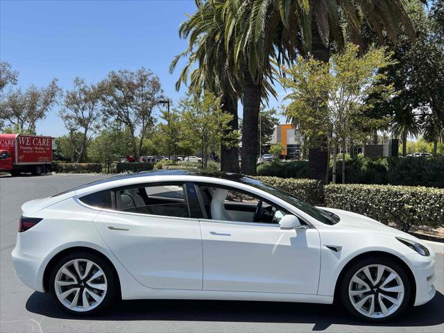 Photo of 2019 Pearl White Multi-Coat Tesla Model 3