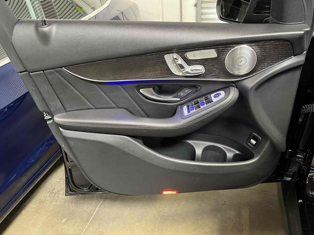 Photo of 2021 Black Mercedes-Benz GLC 300