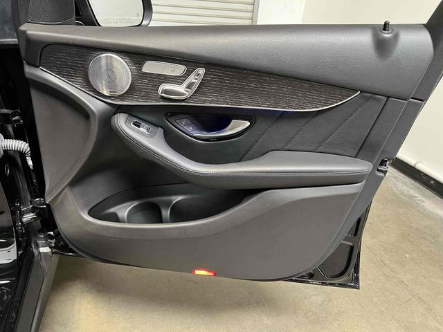 Photo of 2021 Black Mercedes-Benz GLC 300