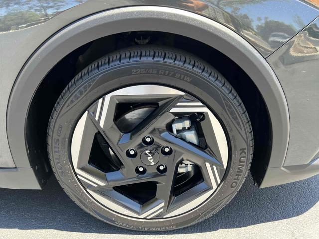 Photo of 2025 Interstellar Gray Kia K4