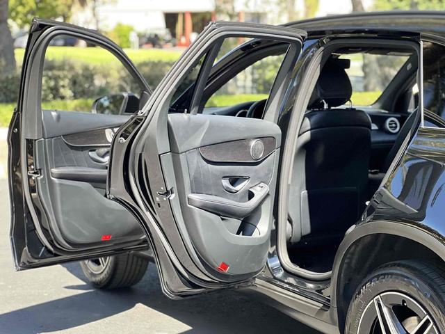 Photo of 2022 Black Mercedes-Benz GLC 300