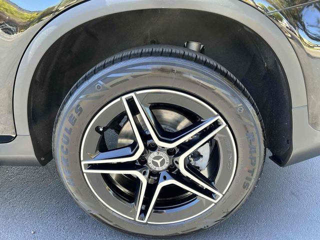 Photo of 2022 Black Mercedes-Benz GLC 300
