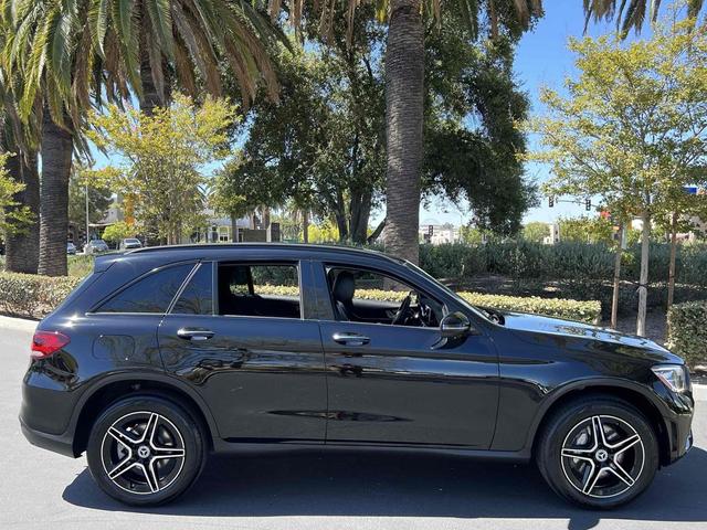 Photo of 2022 Black Mercedes-Benz GLC 300