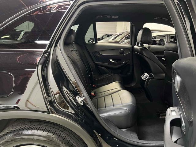 Photo of 2022 Black Mercedes-Benz GLC 300
