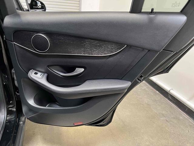 Photo of 2022 Black Mercedes-Benz GLC 300
