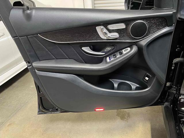 Photo of 2022 Black Mercedes-Benz GLC 300