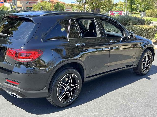 Photo of 2022 Black Mercedes-Benz GLC 300