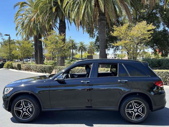 Photo of 2022 Black Mercedes-Benz GLC 300