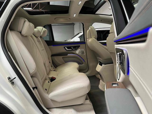 Photo of 2023 Polar White Mercedes-Benz EQS 450