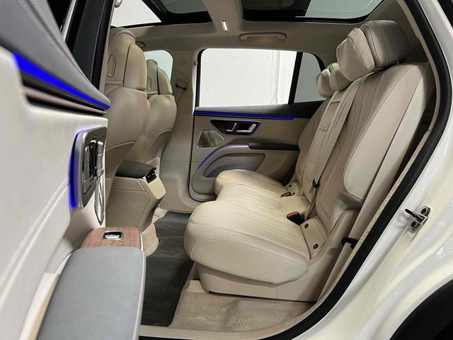 Photo of 2023 Polar White Mercedes-Benz EQS 450