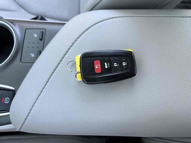 Photo of 2022 Wind Chill Pearl Toyota Camry