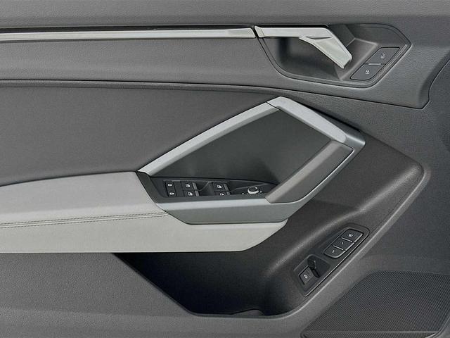 Photo of 2025 Arkona White Audi Q3