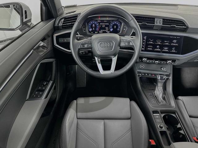 Photo of 2025 Arkona White Audi Q3