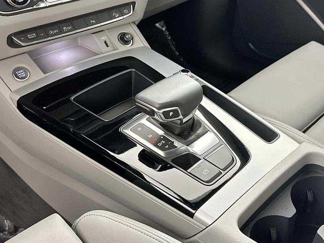 Photo of 2024 Arkona White Audi Q5