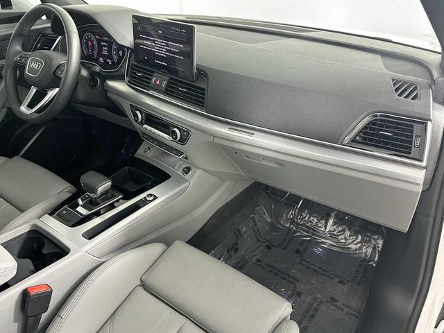 Photo of 2024 Arkona White Audi Q5