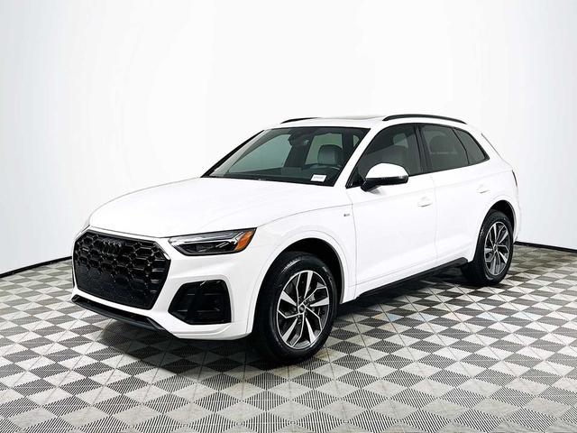 Photo of 2024 Arkona White Audi Q5