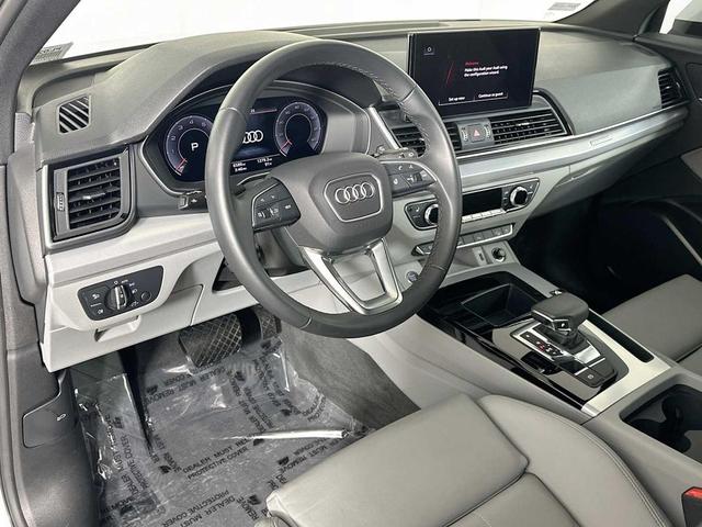 Photo of 2024 Arkona White Audi Q5