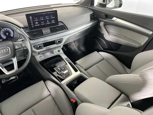 Photo of 2024 Arkona White Audi Q5